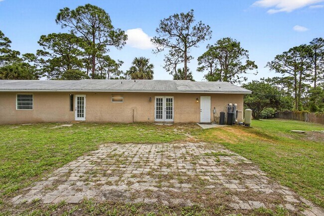 Building Photo - 16932 Okeechobee Blvd