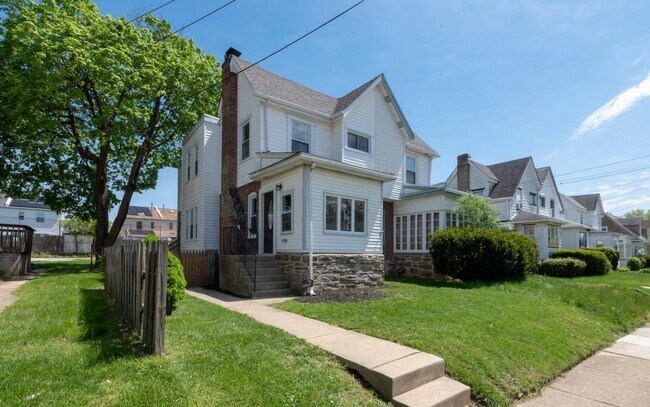Building Photo - 233 Leon Ave