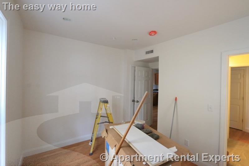 Building Photo - 25 Lewis St