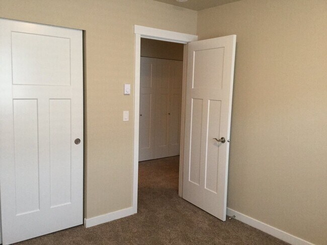 Building Photo - 1663 Burnside Pl