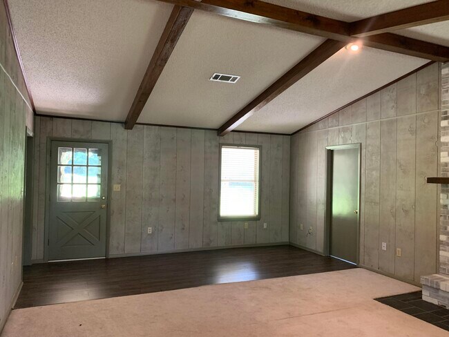 Building Photo - 5735 Wildwood Rd