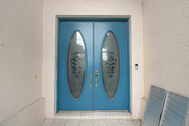 Building Photo - 582 Montevina Dr