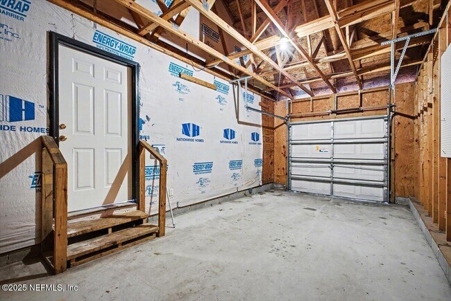 Building Photo - 1217 Clock St