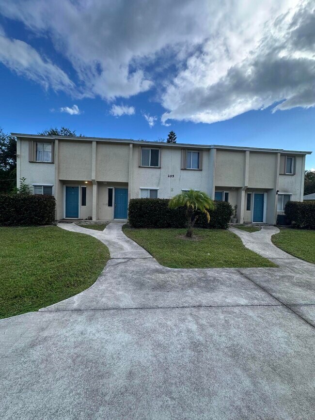 Building Photo - 205 Southland Dr
