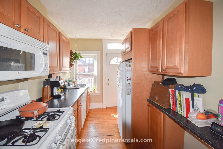 Building Photo - 5930 Elwood St