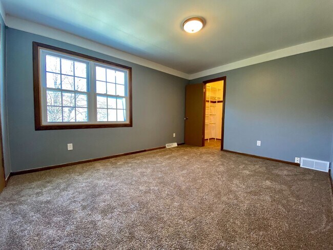 Building Photo - 2 Bedroom Single Family