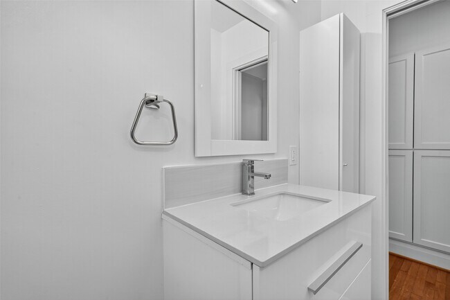 Building Photo - 2328 McClendon St