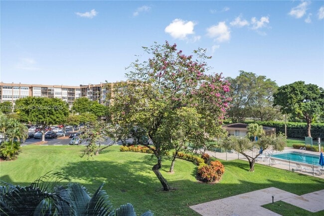 Building Photo - 1300 St Charles Pl