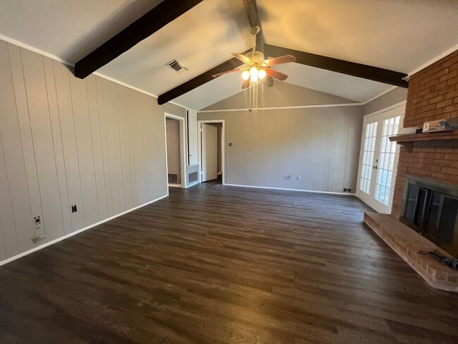 Building Photo - Remodeled 4 Bedroom home