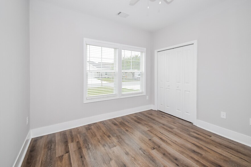Building Photo - 1030 Autumns Wood Cir E