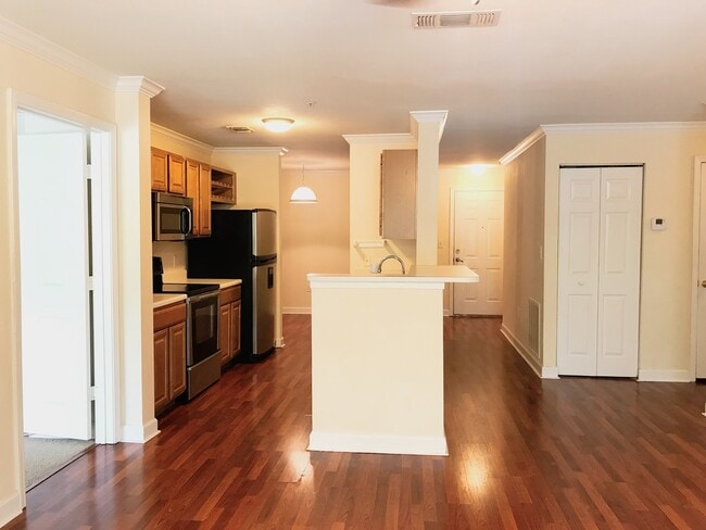 Building Photo - 3 Bedroom, 2 Bath with Garage For Rent in New Tampa!
