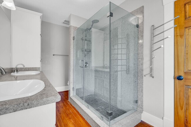 Building Photo - 1117 Harvard St