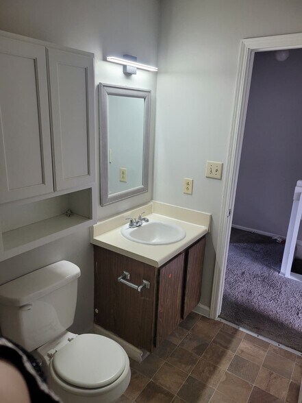 Building Photo - 872 Upholland Ln