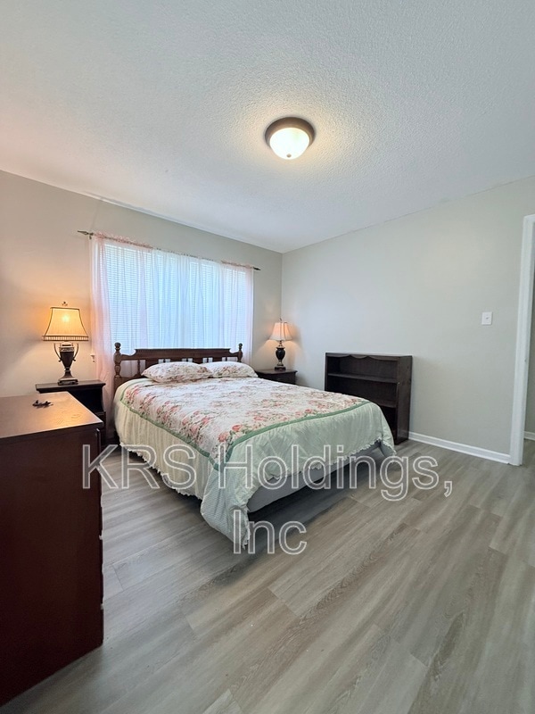 Building Photo - 715 White Oak Dr