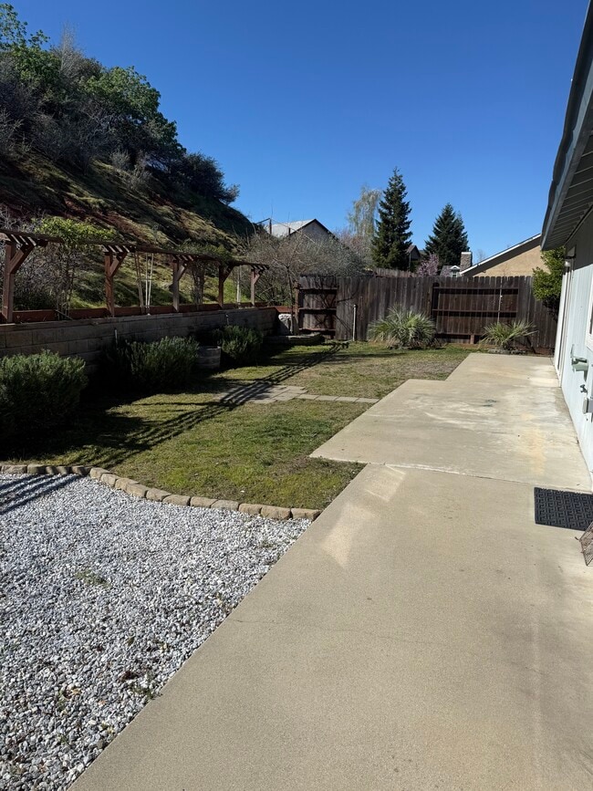 Building Photo - 18016 Clouds Rest Rd