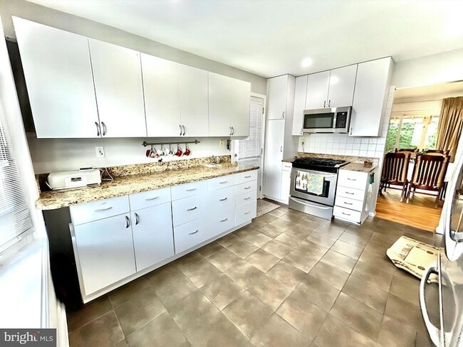 Building Photo - 10202 McGovern Dr