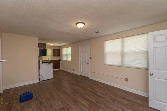 Building Photo - Comfort You’ll Love, Space You’ll Appreciate! - Section 8 welcome!