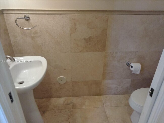 Building Photo - 3364 SW 28th Terrace