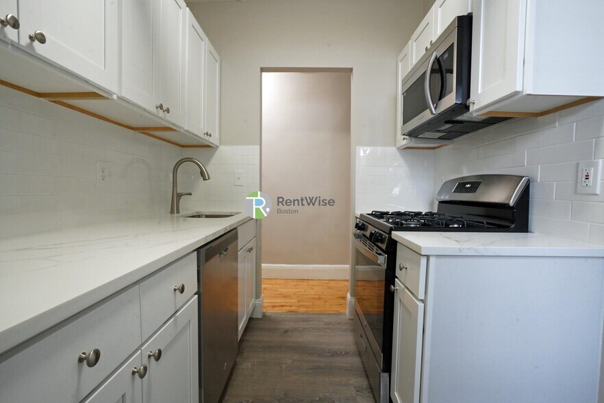 Building Photo - 15 Carol Ave
