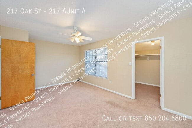 Building Photo - 217 Oak St SE