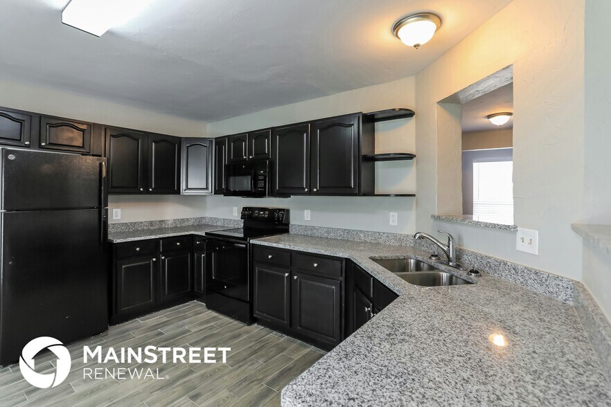 Building Photo - 1111 Glenn Dr