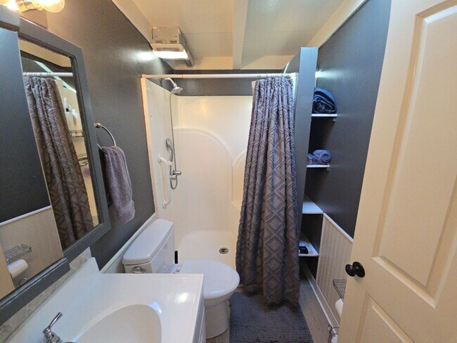 Building Photo - 4BR/2BA South Eureka Home!