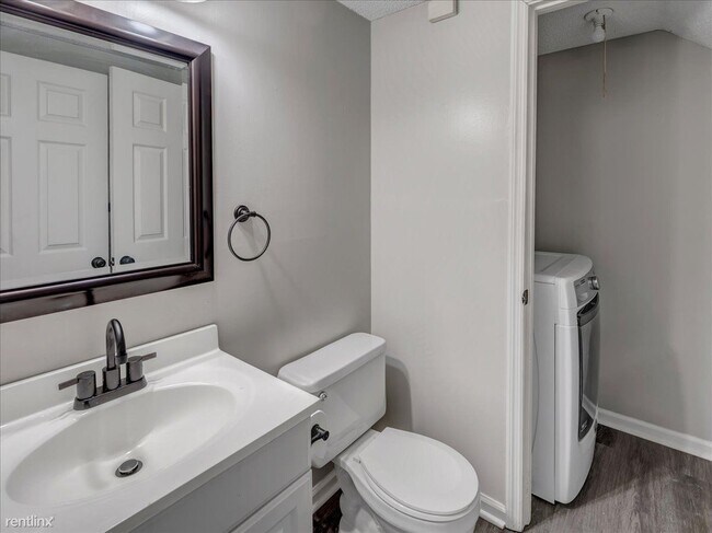 Building Photo - 2 br, 1.5 bath House - 5200 Forsyth Road