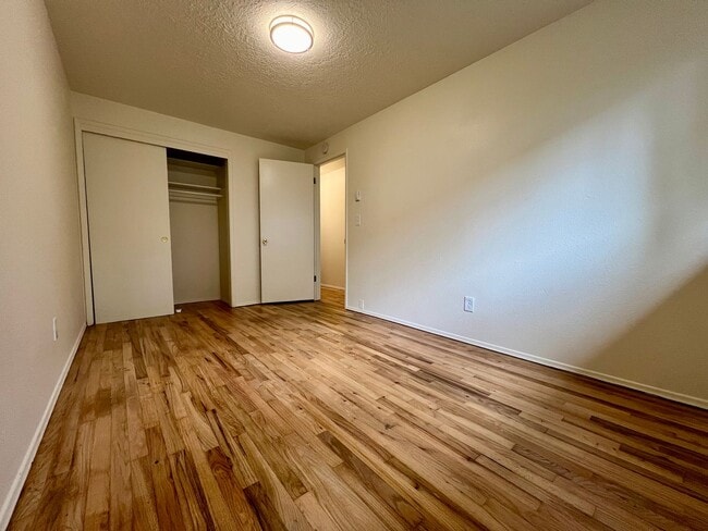 Building Photo - Charming 2-Bedroom Apartment in SE Portland!