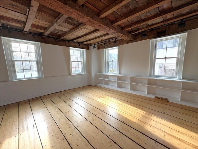 Building Photo - 24 Houston Ave