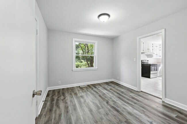 Building Photo - 3 Bedroom Pet Friendly Home For Rent Near Downtown Clarksville