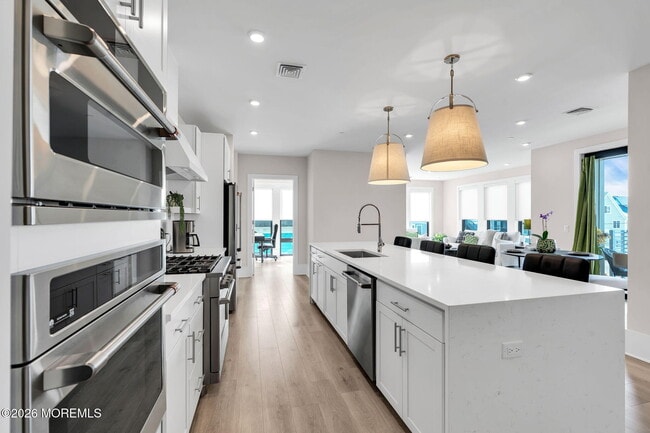 Building Photo - 218 3rd Ave