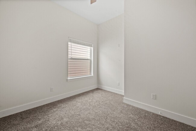 Building Photo - 8023 Easter St