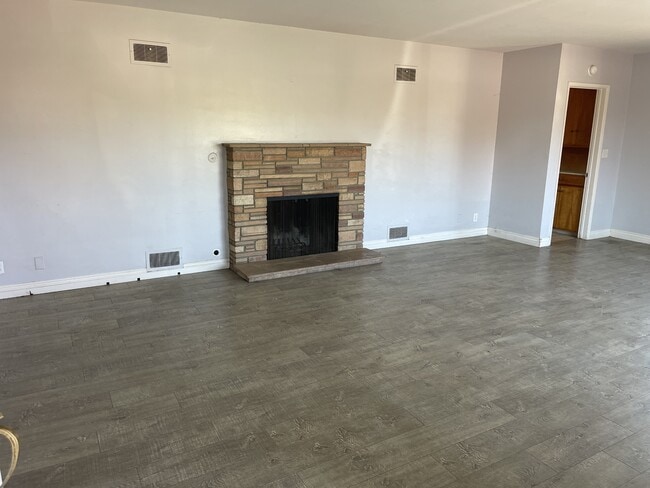 Building Photo - 439 Avalon Dr
