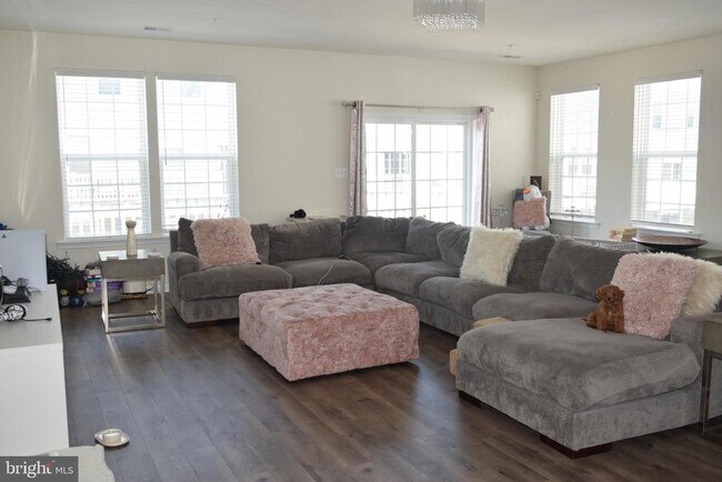 Building Photo - 6947 Stoddert Ln