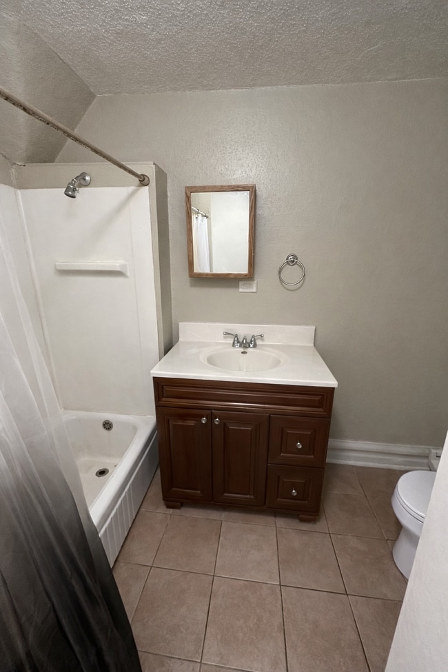 Building Photo - 3 Bed 1 Bath near UWEC, Water Street, and Sonnentag!