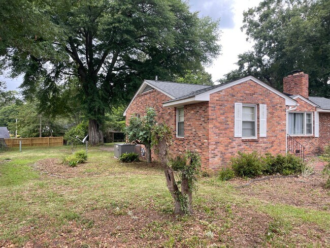 Building Photo - 106 Silver Bluff Rd