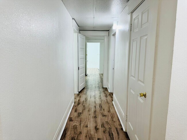 Building Photo - 7 E Clark St