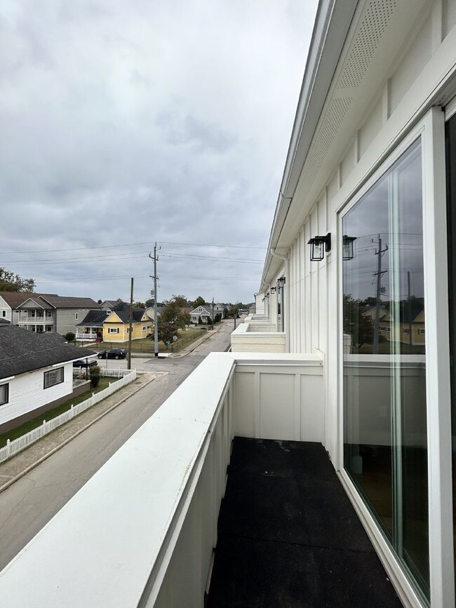 Building Photo - *MOVE IN SPECIAL 1/2 security deposit and waiving $175 Admin Fee!* New Build 3 Beds | 3.5 Baths |...