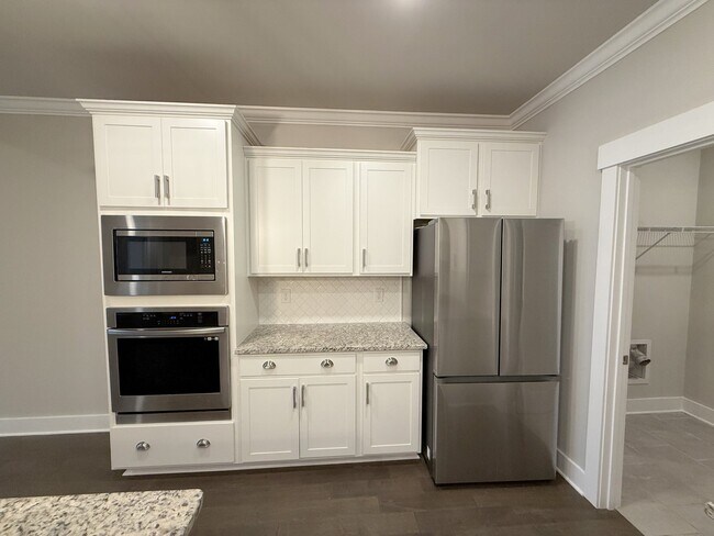 Building Photo - 408 Raleigh Elm Dr