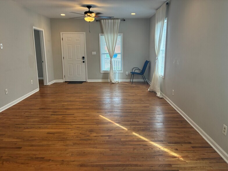 Building Photo - Room in Single Family Home on Mayson Turner Rd NW
