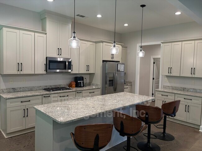 Building Photo - 239 McLaughlin Dr
