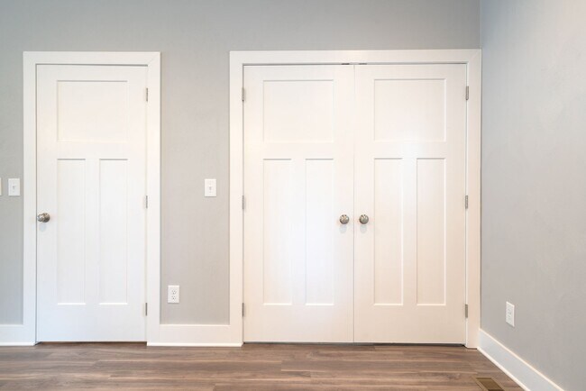 Building Photo - Uptown Village- 3 BR 3.5 Bath Townhome