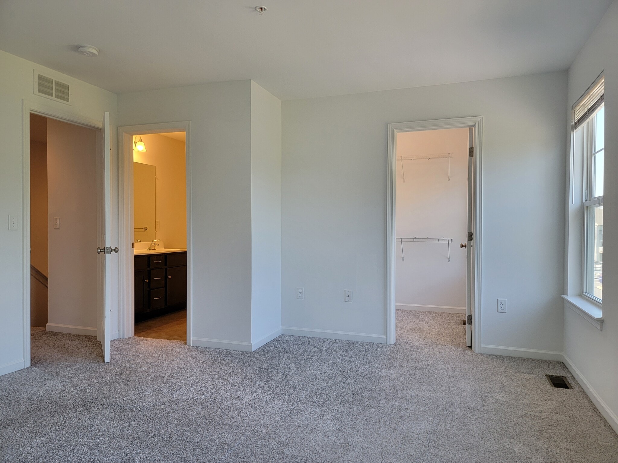 Building Photo - 10 Glenbrook Ct