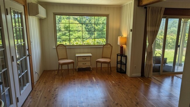 Building Photo - 2/2 Mtn Top Getaway - Huge Screened Porch w/ Stone Fireplace