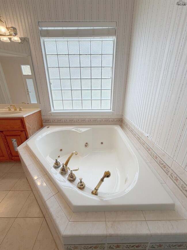 Building Photo - 4506 Hollow Ridge Dr