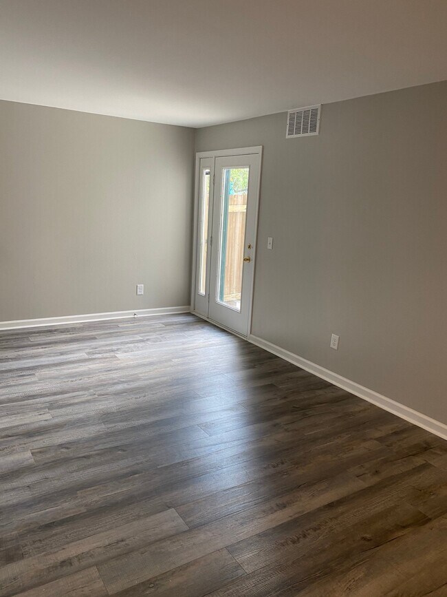 Building Photo - 1085 Merrimar Cir N