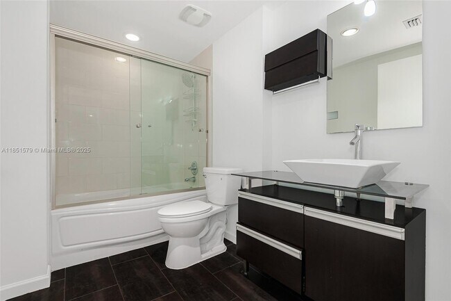 Building Photo - 300 S Biscayne Blvd