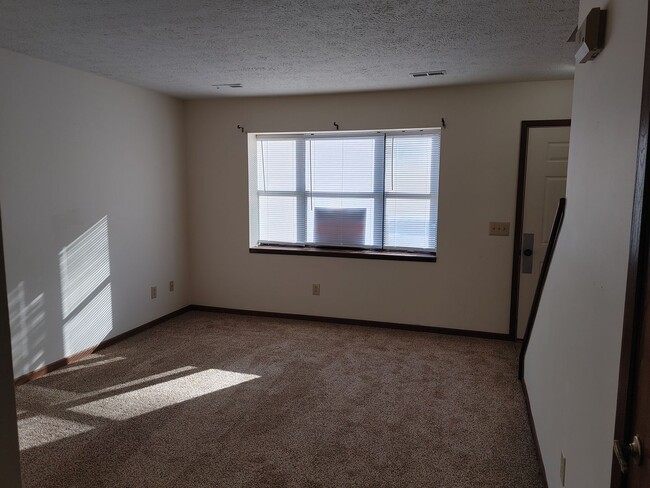 Building Photo - NORTHSIDE TOWNHOME