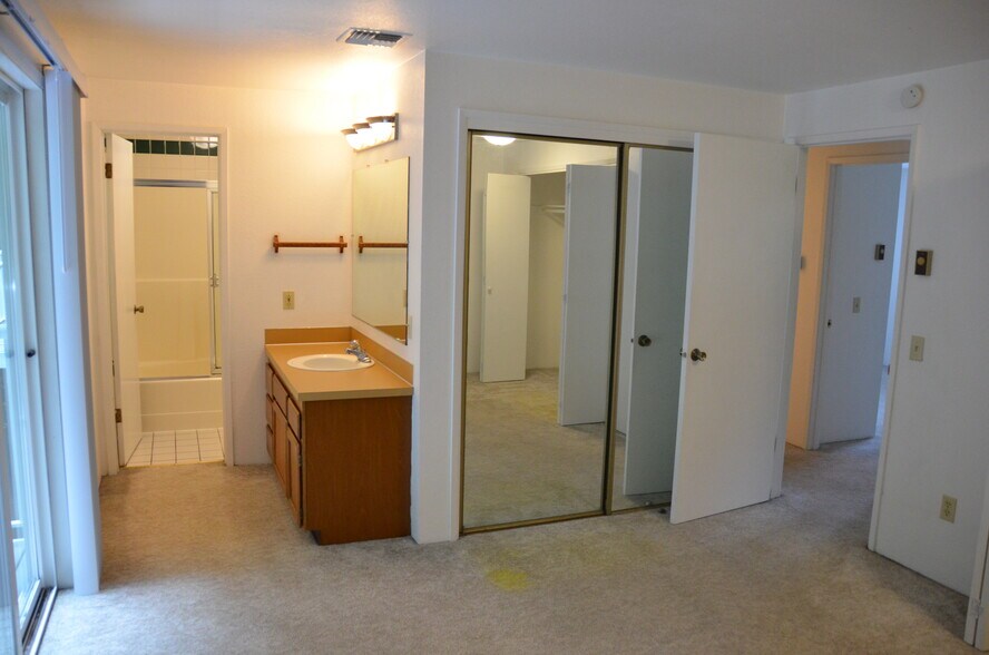 Building Photo - 3700 Beazer