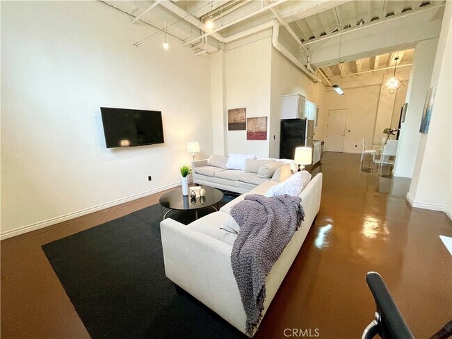 Primary Photo - 312 W 5th St